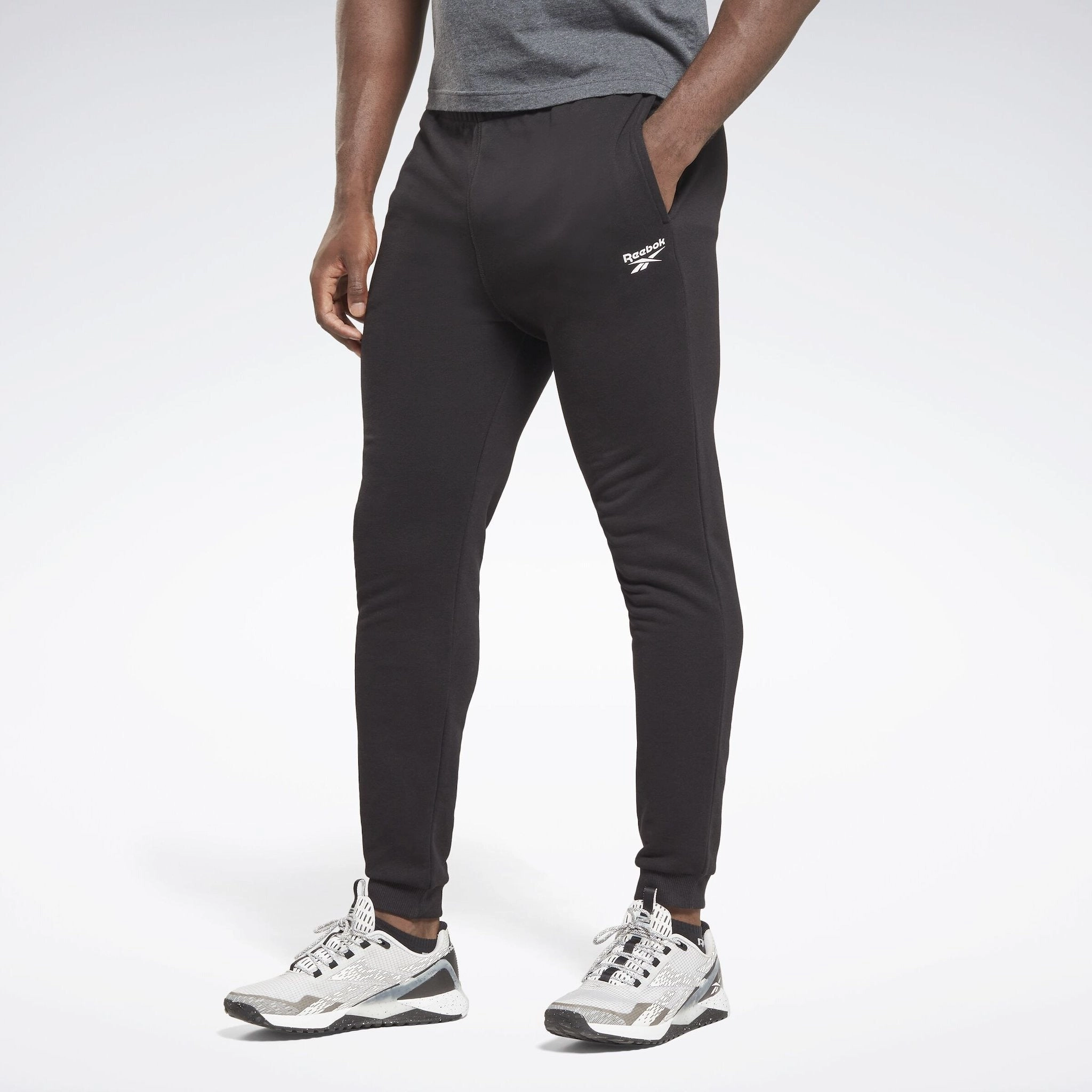 Ri Small Logo Ft Jogger Black/White/Vector Red
